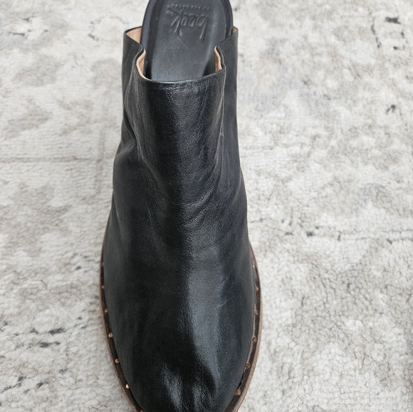 New BEEK Black Mules - Picture 4 of 7